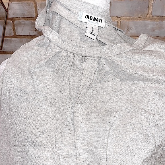 Old Navy Light Gray/Silver Metallic Scoop Neck Long Sleeved Top, Women’s Size S. - Picture 5 of 7